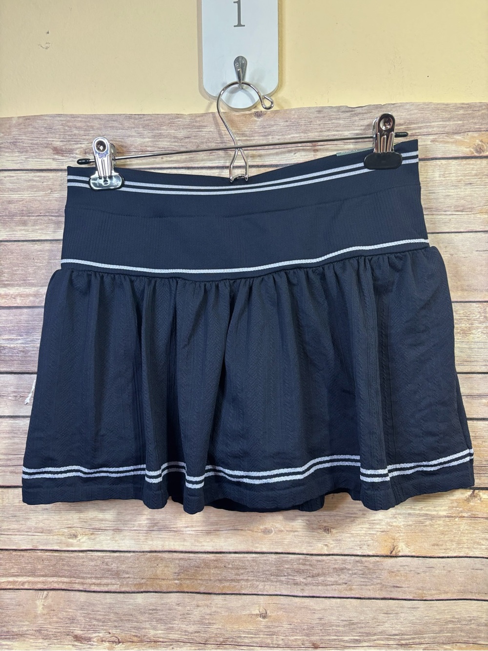 NWT All in Motion Navy Tennis Skirt with White Stripe Trim Size Medium